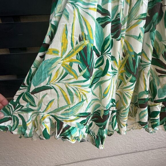 Torrid Challis Tie-Front Romper in Painted Tropical | Size 0 (Large) - Picture 7 of 8